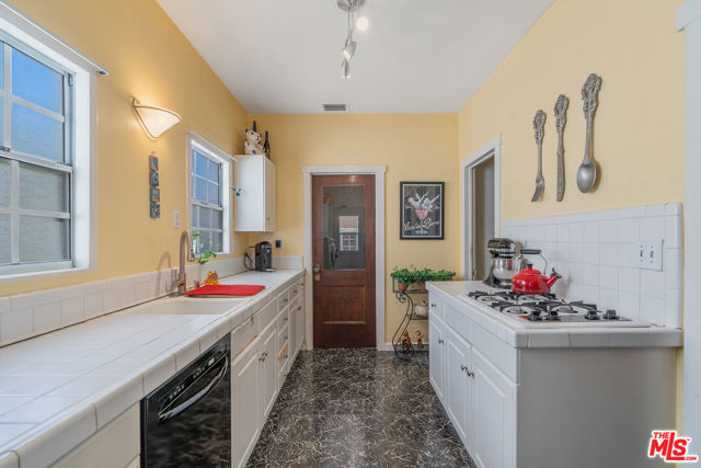 2310 Santa Anita Avenue, Altadena CA: https://media.crmls.org/mediaz/a8ec6e60-04d5-485b-8f52-ae3e8d4845a8.jpg