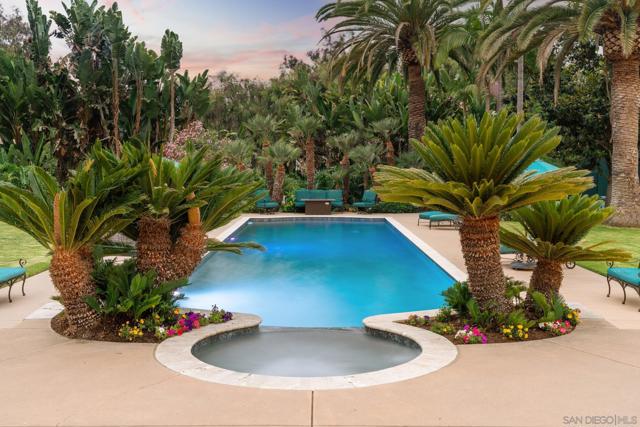 16356 Rambla De Las Flores, Rancho Santa Fe CA: https://media.crmls.org/mediaz/a8ecf259-d99f-466f-88cc-0e4f1ee076f0.jpg