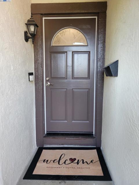 2387 Gomes Rd, Fremont CA: https://media.crmls.org/mediaz/a8ed1963-0a0f-4b9b-af0a-b53d84694955.jpg