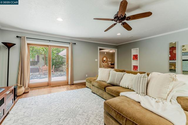 49 Terra Bella Dr, Walnut Creek CA: https://media.crmls.org/mediaz/a8ed35b7-f103-475e-95b6-d98d5ea258bb.jpg