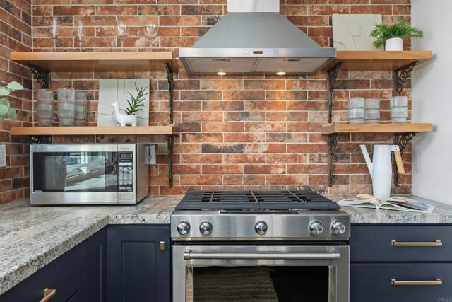 Detail Gallery Image 14 of 55 For 401 N Coast Hwy #301,  Oceanside,  CA 92054 - 3 Beds | 3 Baths