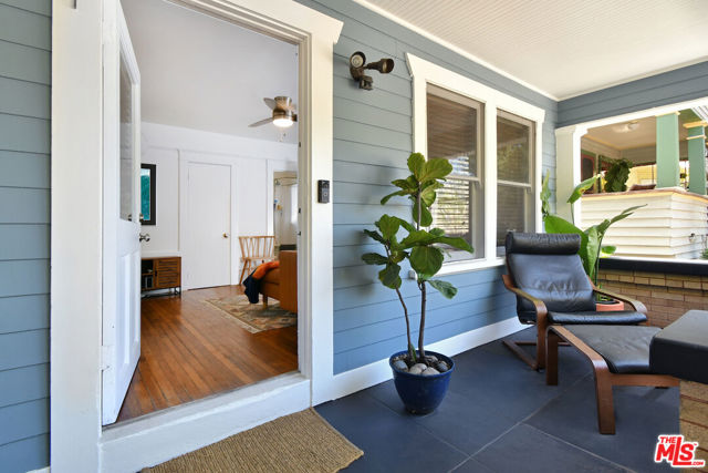 224 Horizon Avenue, Venice CA: https://media.crmls.org/mediaz/a8edd337-2b0f-4380-b05c-c535d761bc6b.jpg