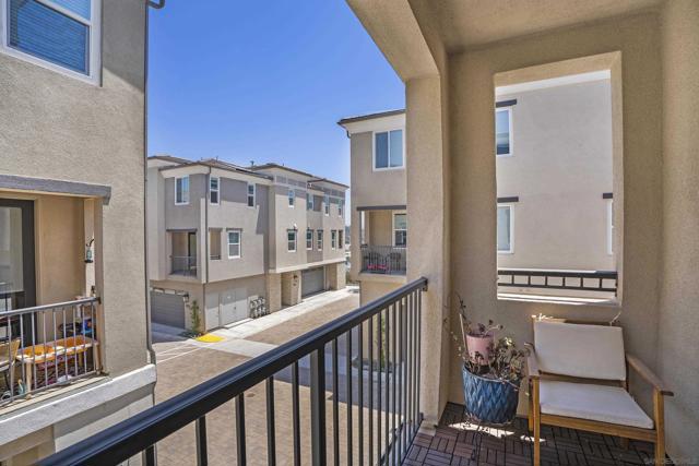1221 Sunrise View, San Marcos CA: https://media.crmls.org/mediaz/a8ee2c91-7527-4fb2-8c35-9f37a68611ce.jpg