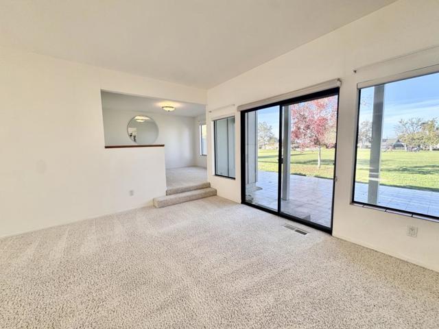 808 Duffin Drive, Hollister CA: https://media.crmls.org/mediaz/a8ee57ad-2286-4730-b3d3-c47f718c5316.jpg