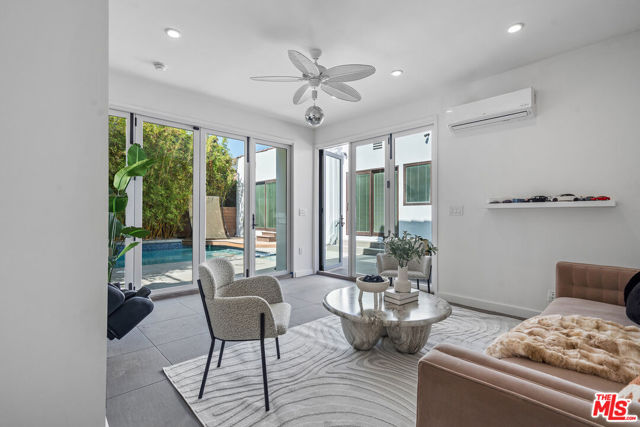 321 S Linden Drive, Beverly Hills CA: https://media.crmls.org/mediaz/a8ee6399-3f23-4be1-bc3d-47136aca8b78.jpg