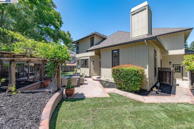 942 Finovino Ct, Pleasanton CA: https://media.crmls.org/mediaz/a8ef5d99-0e08-42ea-bb64-c5d4b614a036.jpg