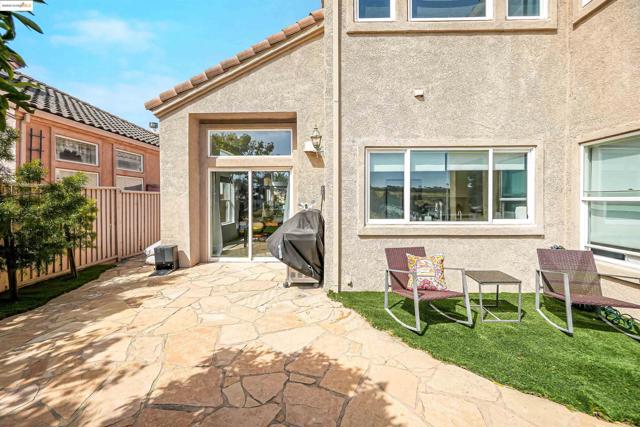 153 Camino Del Sol, Vallejo CA: https://media.crmls.org/mediaz/a8efb614-e1f8-4343-b69e-c8e8ead180b9.jpg