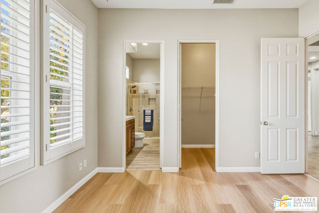 Image 25 of 39 For 2 Brentwood Way