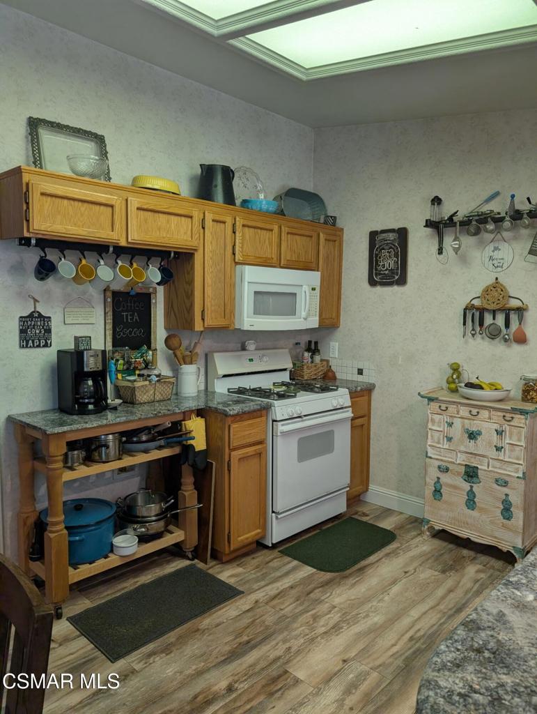 https://media.crmls.org/mediaz/a8f02efe-65dc-4f54-a07f-8bc59e5ab636.jpg?preset=X-Large