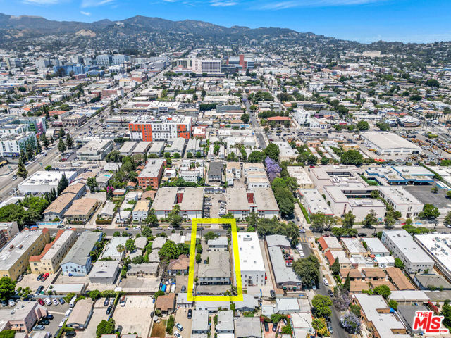 4412 Lockwood Avenue, Los Angeles CA: https://media.crmls.org/mediaz/a8f05140-e7b9-4fa6-bc14-2de611af953d.jpg