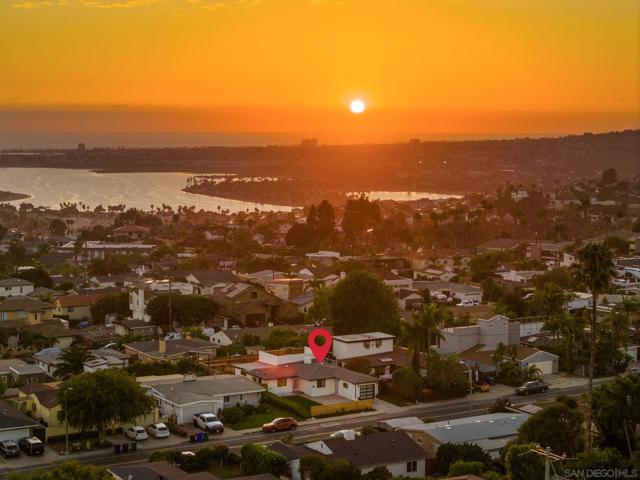 2736 Burgener Blvd, San Diego CA: https://media.crmls.org/mediaz/a8f0f608-07d0-4d3c-abe7-26153cfc6f7c.jpg