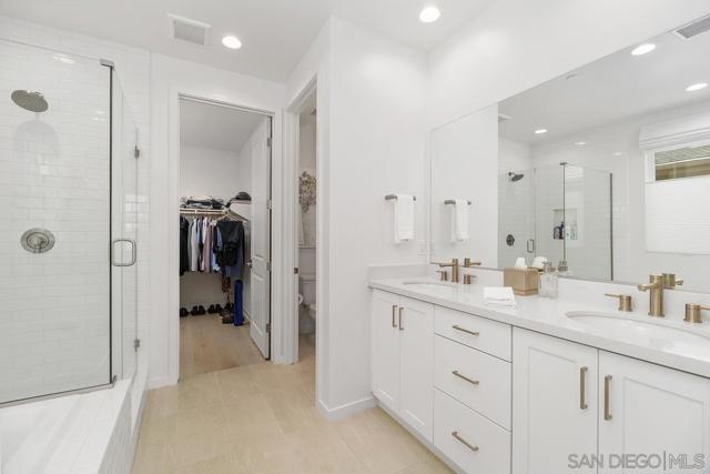 32082 Sedge Way, Temecula CA: https://media.crmls.org/mediaz/a8f10209-cd26-4b15-8542-fa9b29f0327f.jpg