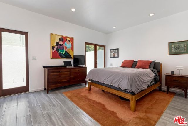 2336 28th Street, Santa Monica CA: https://media.crmls.org/mediaz/a8f10f31-e281-4bee-b346-478a9616df6d.jpg