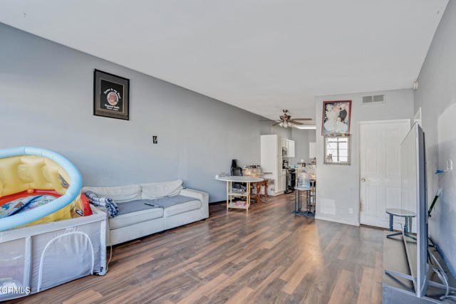 Detail Gallery Image 3 of 15 For 2941 W Hemlock St #22,  Oxnard,  CA 93035 - 2 Beds | 1/1 Baths