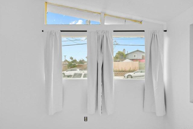 Image 11 of 34 For 5162 Limerick Avenue