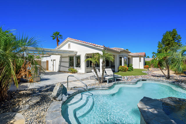 81207 Santa Rosa Court, La Quinta CA: https://media.crmls.org/mediaz/a8f1a091-af0e-40d8-8b3f-005f72cca32b.jpg