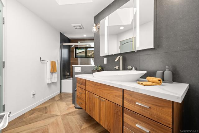 32676 Taspa Ct, Pauma Valley CA: https://media.crmls.org/mediaz/a8f1eff4-7342-4e55-a64a-d58b894d575a.jpg