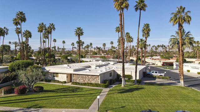 45735 Pawnee Road, Indian Wells CA: https://media.crmls.org/mediaz/a8f26265-ed82-46ef-bbd2-0ef965f6d04f.jpg