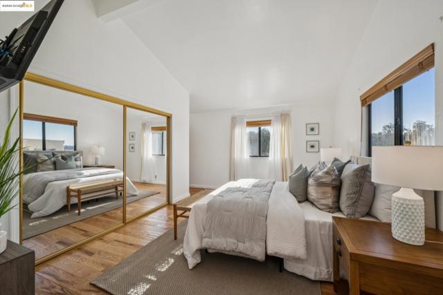 9090 Castlewood St, Oakland CA: https://media.crmls.org/mediaz/a8f28127-a8ca-4584-8621-69b4f91233fb.jpg