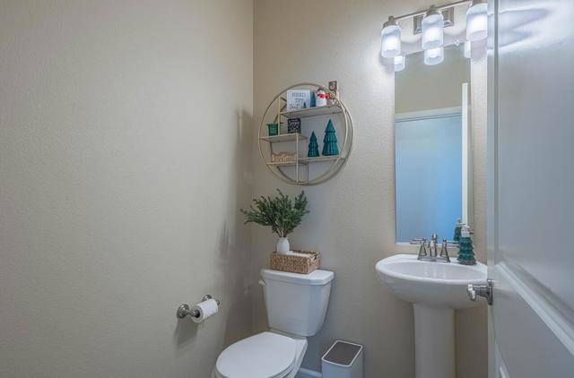 670 Bikle Drive, King City CA: https://media.crmls.org/mediaz/a8f316cc-cca2-4bd5-9aa1-f14f75ca2871.jpg