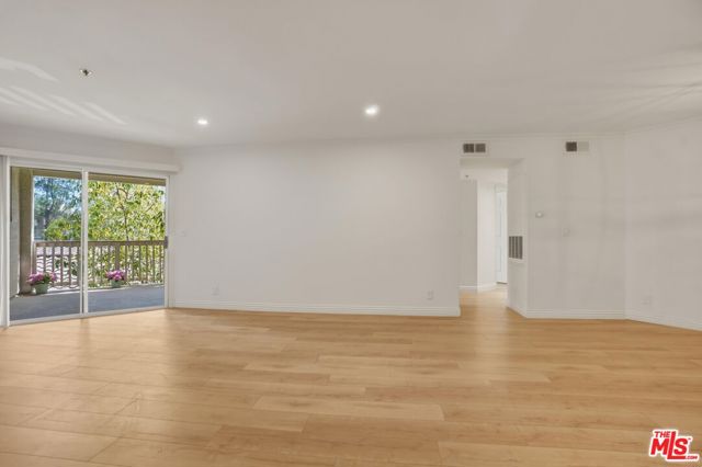 675 Oak Run Trail, Oak Park CA: https://media.crmls.org/mediaz/a8f35437-3fcf-4ae2-bd6f-8eca5453a454.jpg