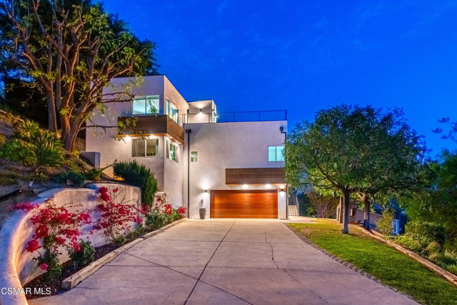 28333 Foothill Drive, Agoura Hills CA: https://media.crmls.org/mediaz/a8f372e7-afb8-483c-9455-79a7d3514fcf.jpg