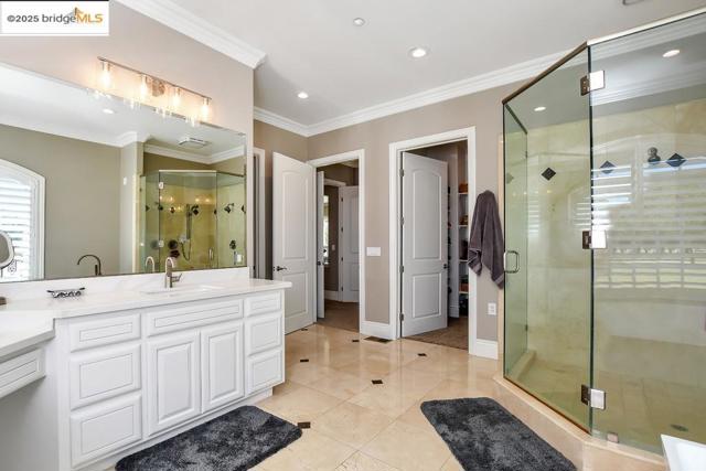430 Ellisa Ln, Brentwood CA: https://media.crmls.org/mediaz/a8f50847-76df-4efb-a74e-7503fe982f06.jpg