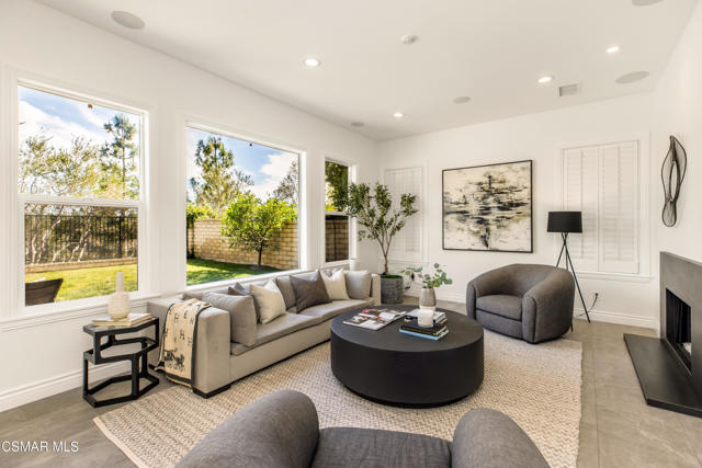 6072 Mandeville Place, Oak Park CA: https://media.crmls.org/mediaz/a8f54051-cb07-446f-9347-c534165ee7bb.jpg