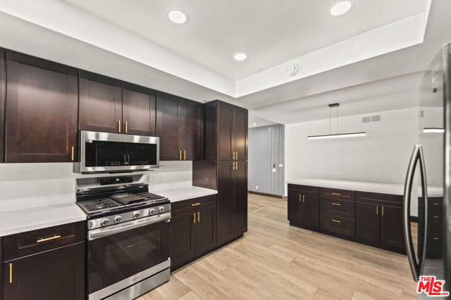 9724 Bothwell Road, Northridge CA: https://media.crmls.org/mediaz/a8f55859-cc45-43f0-8414-bb4cb3c29caf.jpg