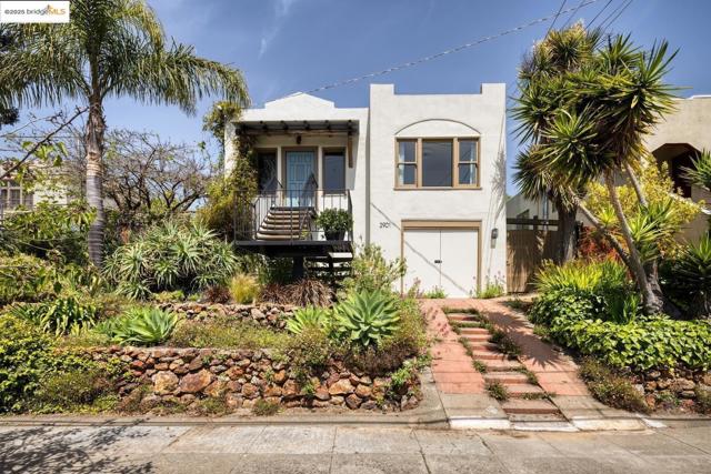 2901 Monticello AVE, Oakland CA: https://media.crmls.org/mediaz/a8f5601e-66d0-4a05-a805-e6dc55ccecd0.jpg