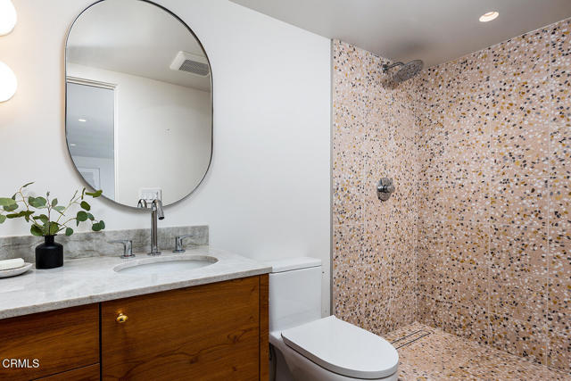 808 Inverness Drive, La Canada Flintridge CA: https://media.crmls.org/mediaz/a8f579b4-0f67-4c0f-83e1-b1fb02941588.jpg
