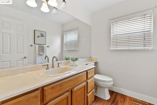 20 Goldmeadow Ct, Brentwood CA: https://media.crmls.org/mediaz/a8f6278f-a5b8-4302-a1eb-b70a12940dd4.jpg