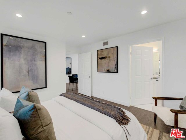 725 N Alfred Street, Los Angeles CA: https://media.crmls.org/mediaz/a8f63cd7-144f-4657-8171-2591a965049f.jpg