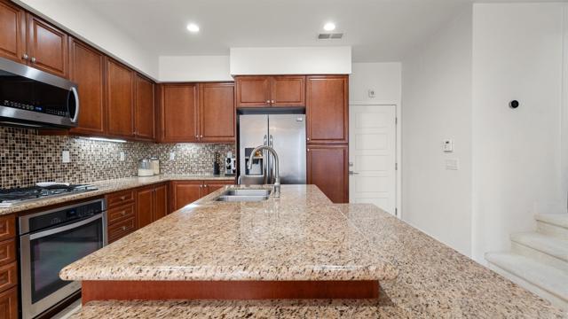 2510 Aperture Circle, San Diego CA: https://media.crmls.org/mediaz/a8f64e33-9cb5-4f28-abcd-b99eafccdfa0.jpg