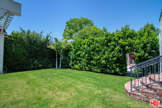 133 N Alta Vista Boulevard, Los Angeles CA: https://media.crmls.org/mediaz/a8f705dd-fe4d-44a0-a74f-95089c2bf2fe.jpg