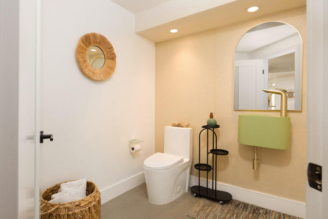 201 Augusta Drive, Palm Desert CA: https://media.crmls.org/mediaz/a8f7a12e-efb8-445a-897a-f4c2fbe7a695.jpg
