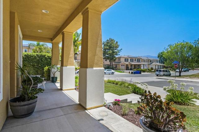 2423 Wishing Star Way, Chula Vista CA: https://media.crmls.org/mediaz/a8f80218-de47-48da-a131-c99d5e065531.jpg