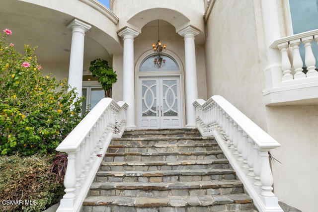 932 Rosario Drive, Thousand Oaks CA: https://media.crmls.org/mediaz/a8f816ca-62fd-4dc4-b1b4-abd3cba4d3e0.jpg