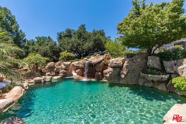 5076 Island Forest Place, Westlake Village CA: https://media.crmls.org/mediaz/a8f853e1-d8b4-4860-96ef-fa91030887ab.jpg