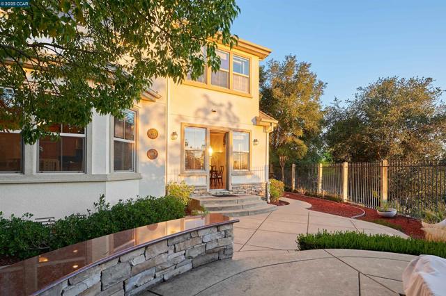 135 Diablo Ranch Ct, Danville CA: https://media.crmls.org/mediaz/a8f86924-1993-4c85-b858-a847e61977bd.jpg