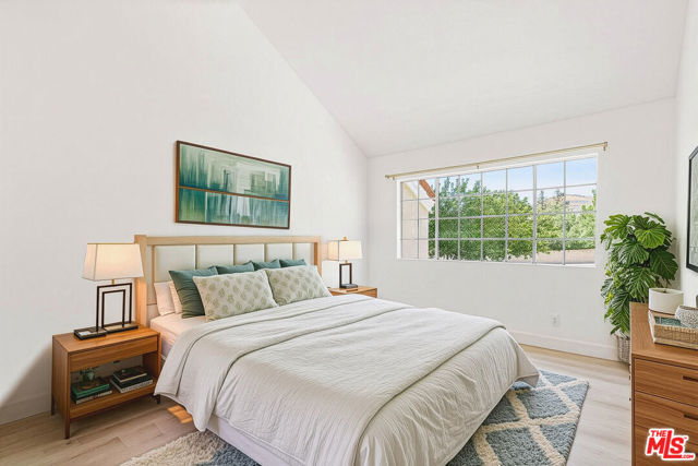 4240 Lost Hills Road, Calabasas CA: https://media.crmls.org/mediaz/a8f8d561-6c7a-4599-b925-ff9d89552ef2.jpg