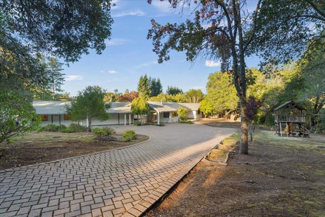 12272 Windsor Court, Los Altos Hills CA: https://media.crmls.org/mediaz/a8f8fb63-1c02-4a9c-9c58-1ae0869847ee.jpg