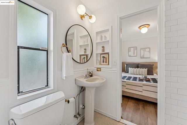 350 Henry St, Oakland CA: https://media.crmls.org/mediaz/a8f9558c-2459-4d82-b475-439ecfd67ca3.jpg