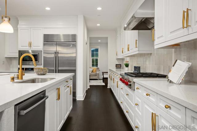 2807 California Poppy Street, Escondido CA: https://media.crmls.org/mediaz/a8f96ffd-5de2-4a98-994f-cf8aaae5f8ad.jpg