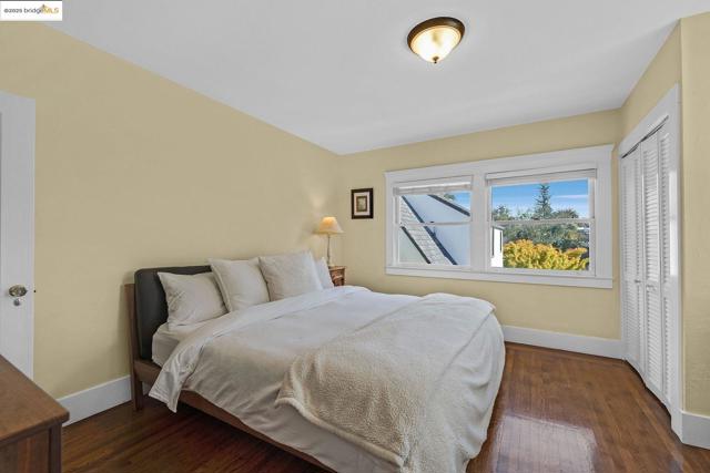 1047 Ranleigh Way, Piedmont CA: https://media.crmls.org/mediaz/a8f98633-2c2c-4031-9488-7709647bc353.jpg