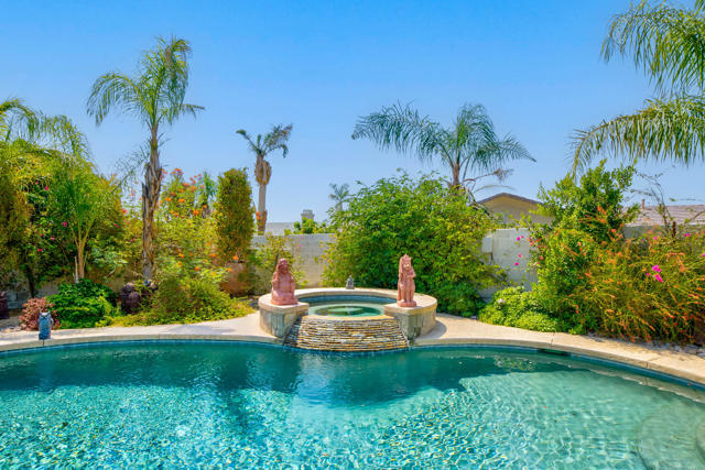 7 Chopin Court, Rancho Mirage CA: https://media.crmls.org/mediaz/a8f98b0d-c743-4bfa-8865-3fa5f608eae8.jpg