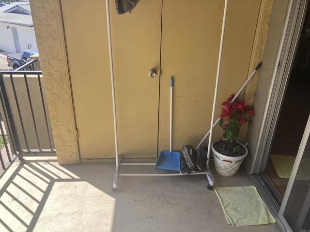 Detail Gallery Image 8 of 14 For 1037 E. Washington Ave #2,  Escondido,  CA 92025 - 3 Beds | 2 Baths