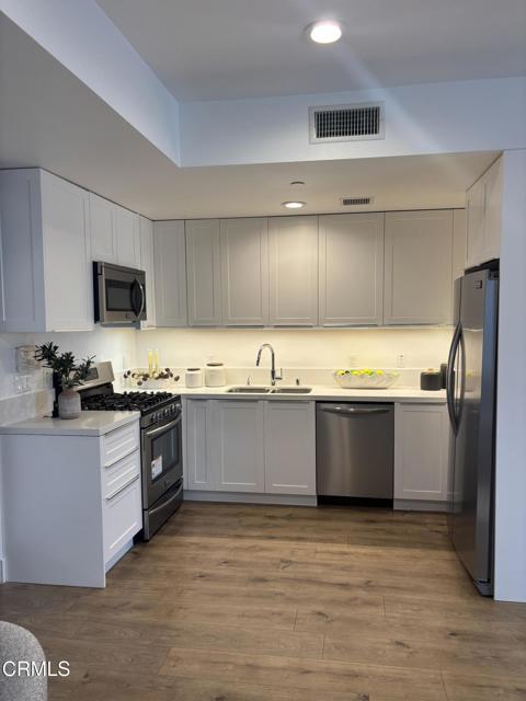 Detail Gallery Image 9 of 20 For 239 S Marengo Ave #303,  Pasadena,  CA 91101 - 2 Beds | 2 Baths