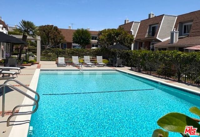 13065 Mindanao Way, Marina del Rey CA: https://media.crmls.org/mediaz/a8fa86af-5d66-458d-8c2d-2f3e95e1120d.jpg