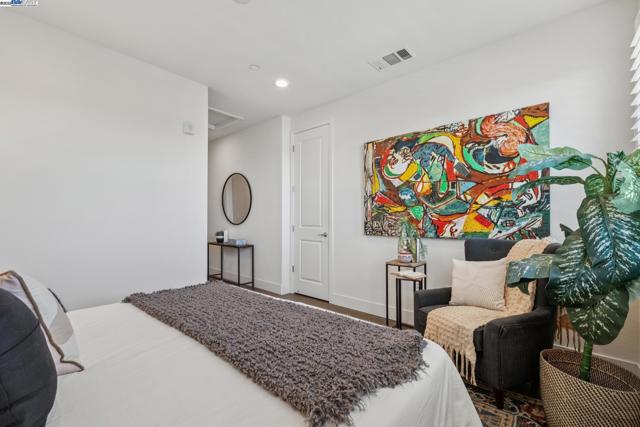 1815 Balsa St, Alameda CA: https://media.crmls.org/mediaz/a8fa8efe-ff8a-492b-a3a6-bb5c433bbd5a.jpg